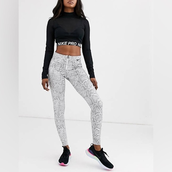 Nike x REVOLVE White Snake Print High Waist Zip Front Leggings SZ Medium - Picture 1 of 15